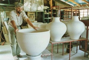 Making of the massive pots commissioned for the Prime Minister’s suite and Cabinet entry.